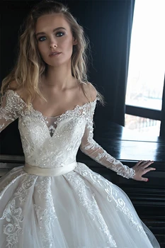 Koronkowa suknia ślubna z długimi rękawami 2021 z ramienia Sheer V szyi Księżniczka suknia iluzja przycisk Wstecz królewskie suknie ślubne