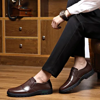 Obuwie męskie wygodne męskie obuwie z naturalnej skóry, oddychające mokasyny слипоны buty do chodzenia, buty do jazdy