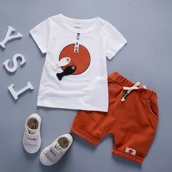 Noworodek chłopiec odzież koreańskie lato z krótkim rękawem t-shirt + spodenki 2 szt. dla dzieci odzież Dziecięca dzieci Bebes biegowe kostiumy